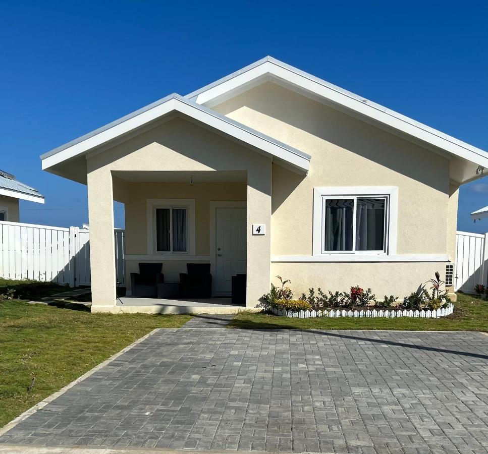 Seamist Villa @Oceanpointe Lucea Comfy 2Br W/Pool Gym & Parking 外观 照片