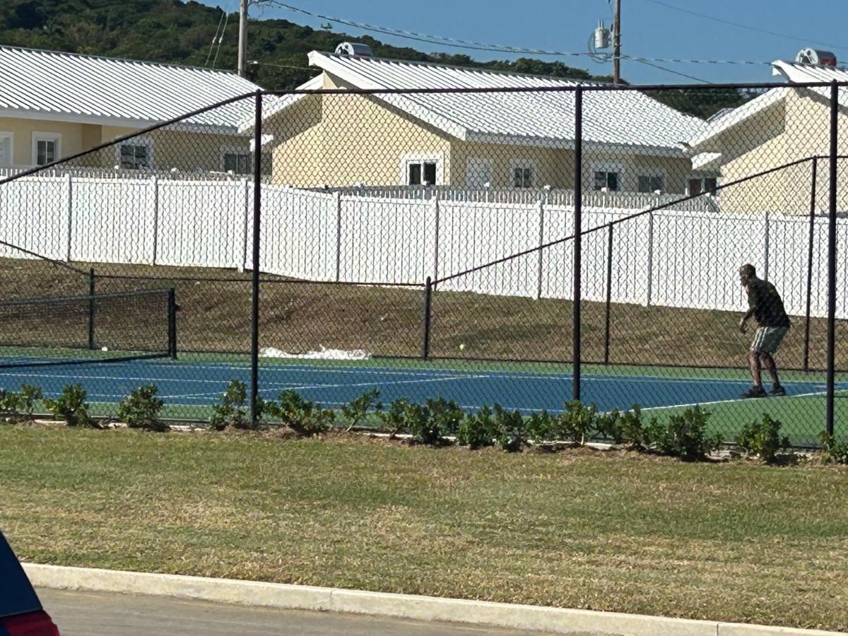 Seamist Villa @Oceanpointe Lucea Comfy 2Br W/Pool Gym & Parking 外观 照片