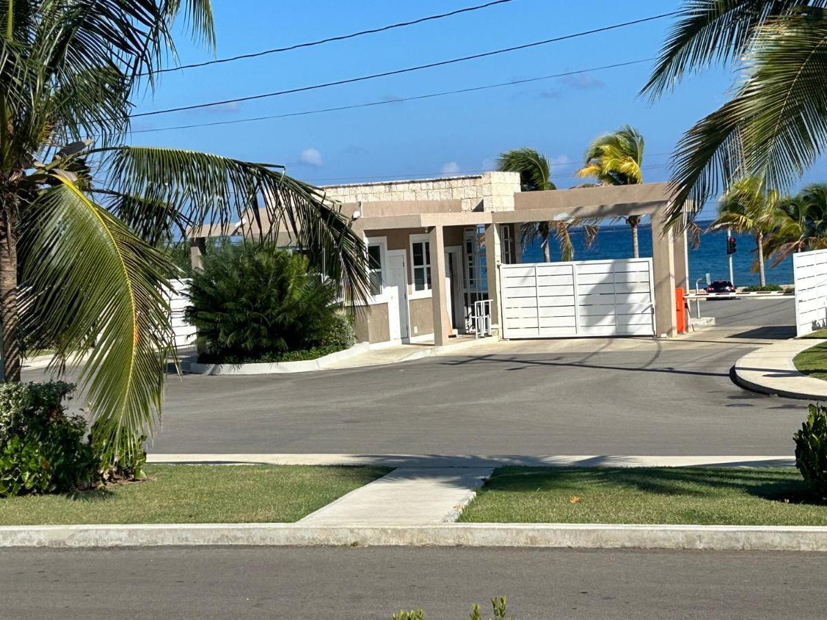 Seamist Villa @Oceanpointe Lucea Comfy 2Br W/Pool Gym & Parking 外观 照片