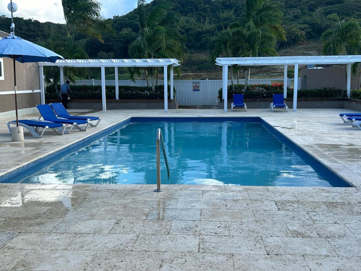 Seamist Villa @Oceanpointe Lucea Comfy 2Br W/Pool Gym & Parking 外观 照片